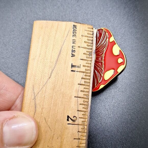 MUSHROOM pin brooch alloy cottagecore fashion accessory - Picture 3 of 3